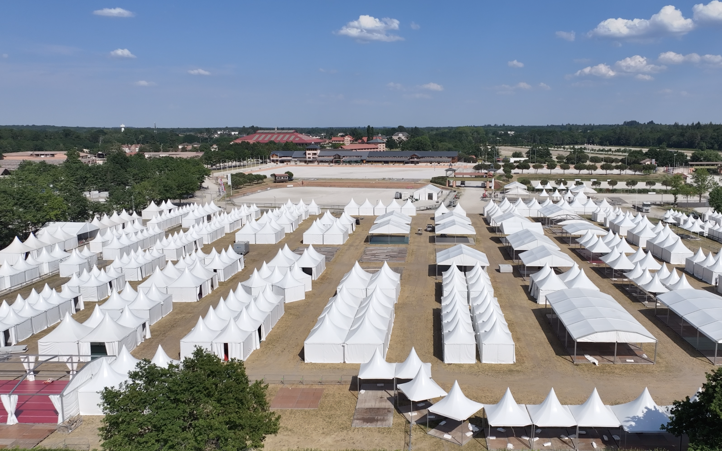 Structures événementielles outdoor installées par Liberté Events pour le Game Fair
