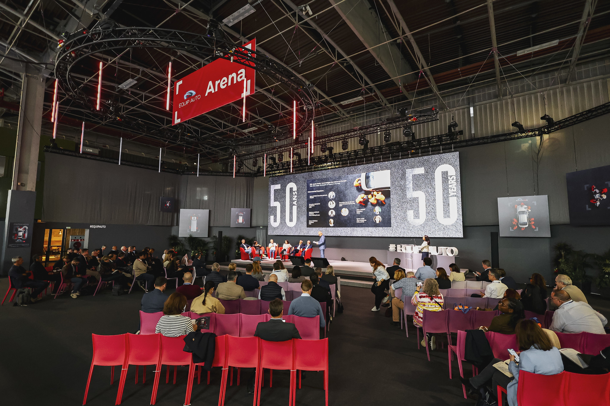 Installation générale d'EQUIP AUTO 2025 - Espace de conférence ARENA