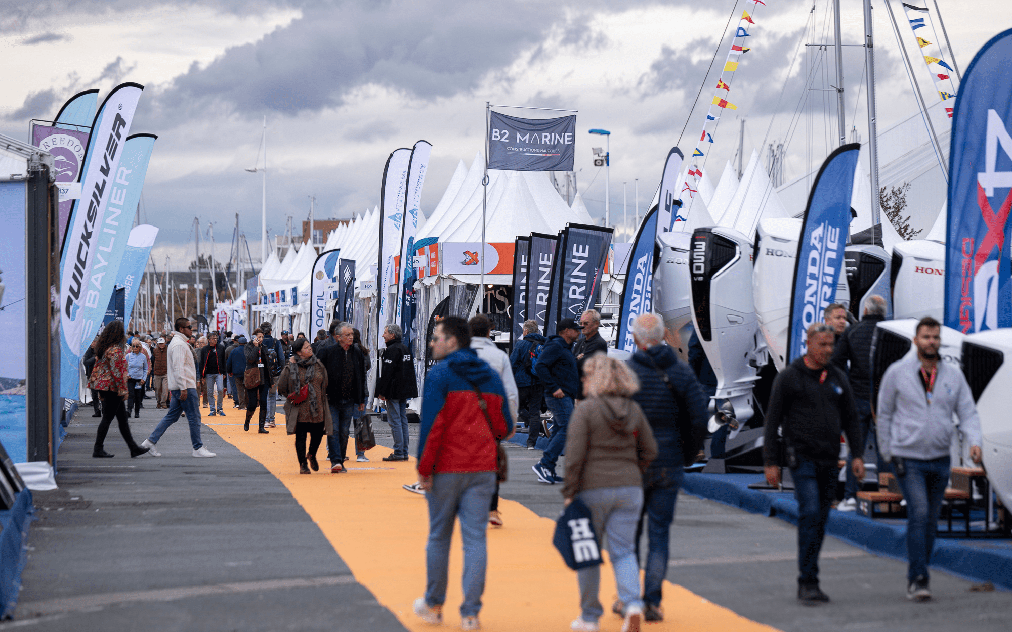 Structures événementielles outdoor installées par Liberté Events pour le Grand Pavois La Rochelle