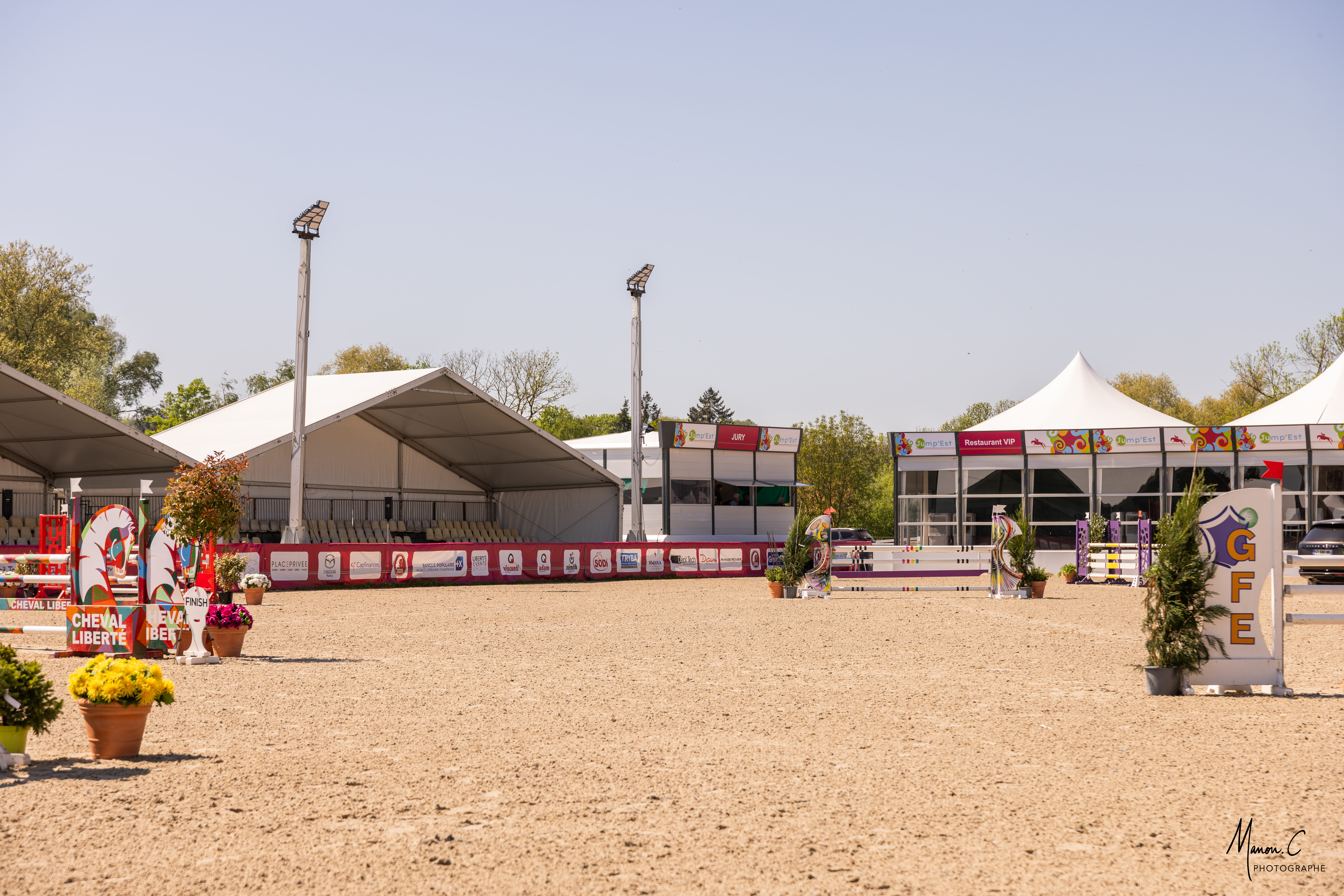 Installation de l'événement équestre Jump'Est - Gradins