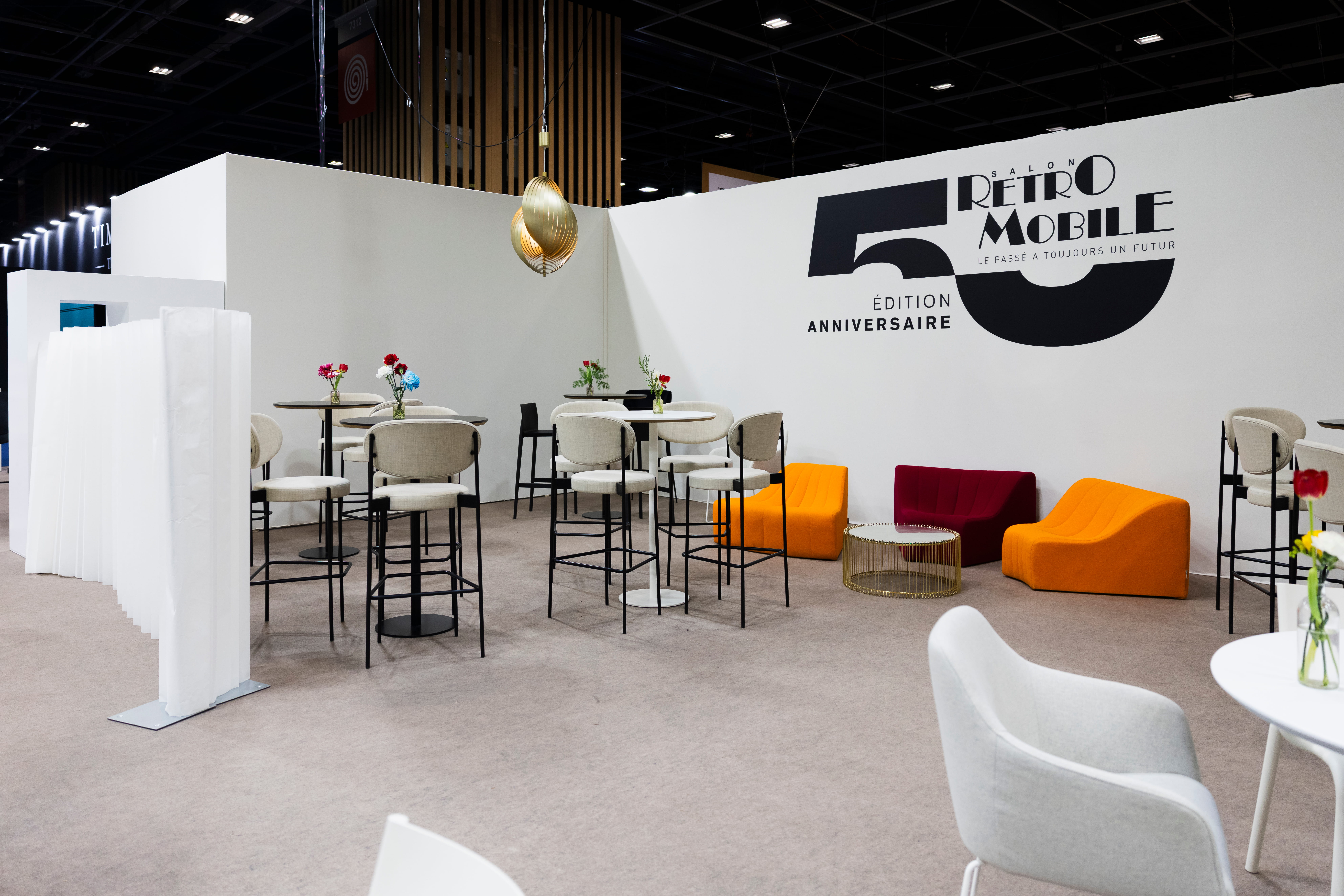 Installation générale Salon Rétrombile 2026 - Espace VIP Le Club