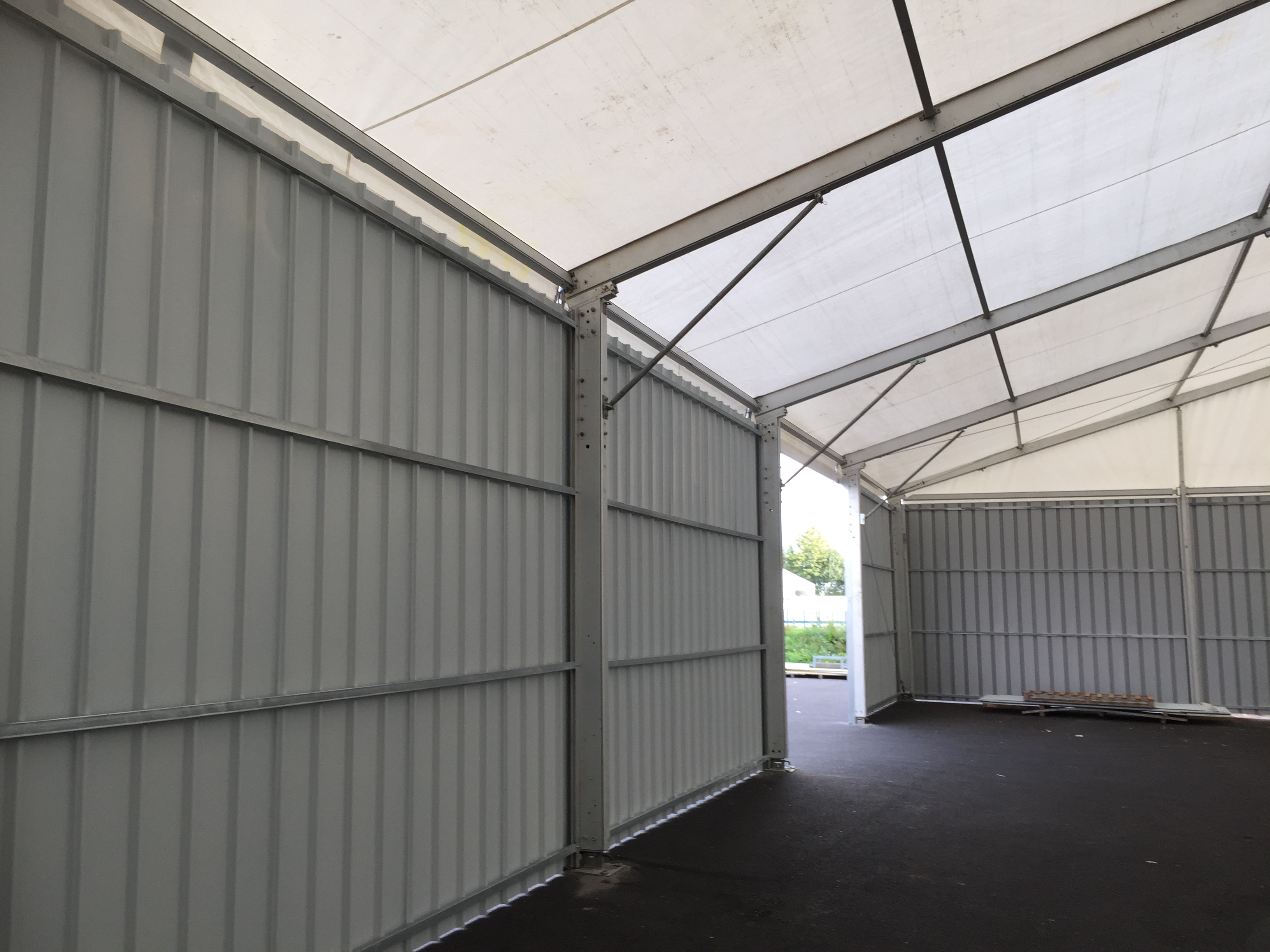 Intérieur du bâtiment de stockage - Structure aluminium